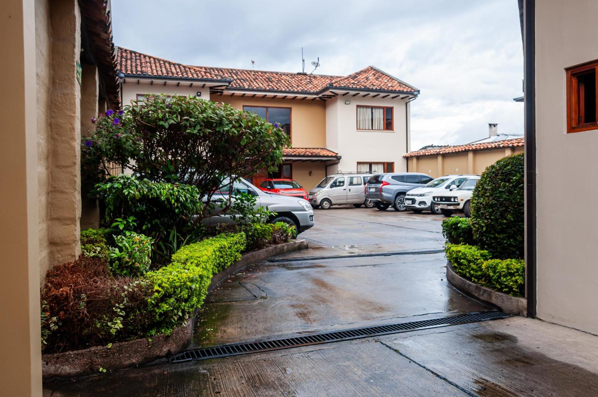 Hotel Calle Angosta Cuenca Exterior photo