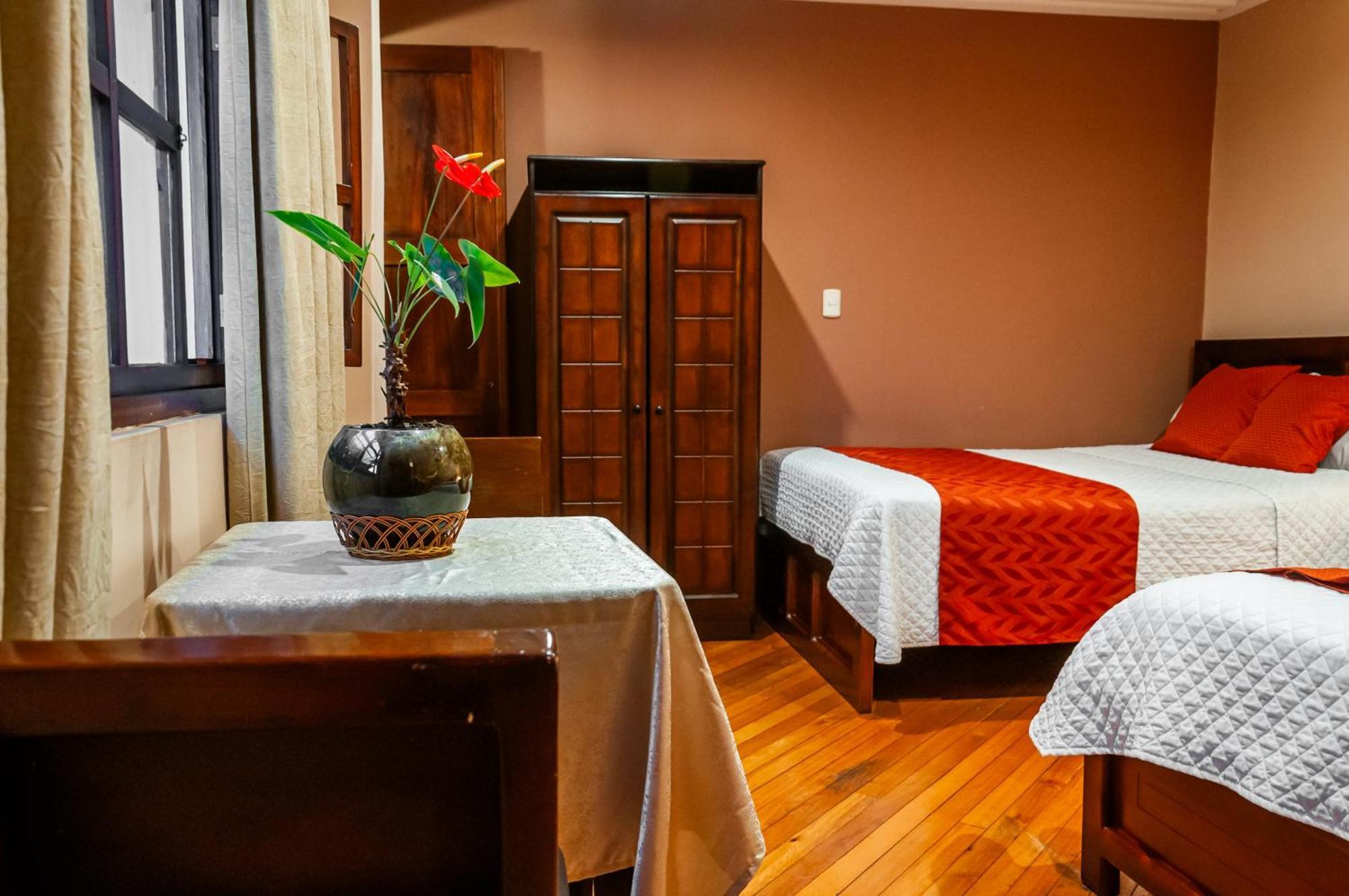 Hotel Calle Angosta Cuenca Exterior photo